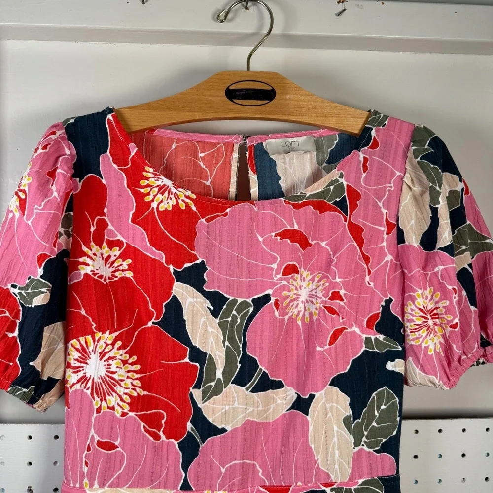 Ann Taylor Loft Romper‎ Women's Size XXS Pink Floral Short Sleeves Round Neck